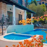 Jasmine Peninsula カシュ
