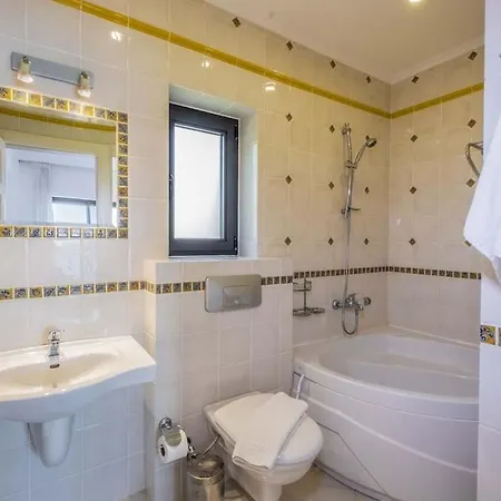 Jasmine Peninsula Villa *