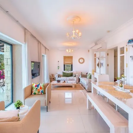 Jasmine Peninsula Villa *